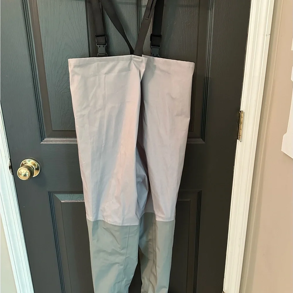 Simms youth waders 🎣 - Picture 3 of 4